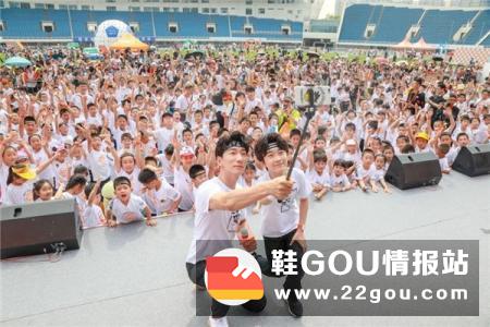 安踏儿童顽运会移师上海 范志毅助阵足球主题儿童运动会